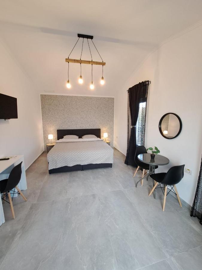 Kevin&Jessica Rooms Giarmata Exterior photo